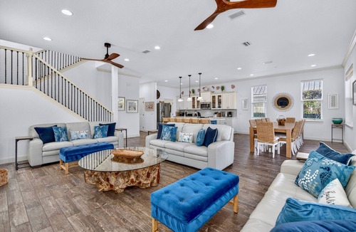 Crystal Beach House | Sand Pebble: Beach steps away, FREE Golf cart, Heated pool, Bunk rooms
