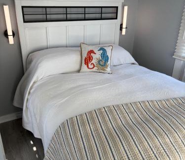 Chincoteague House | Sandpiper Retreat Chincoteague Island APT-A