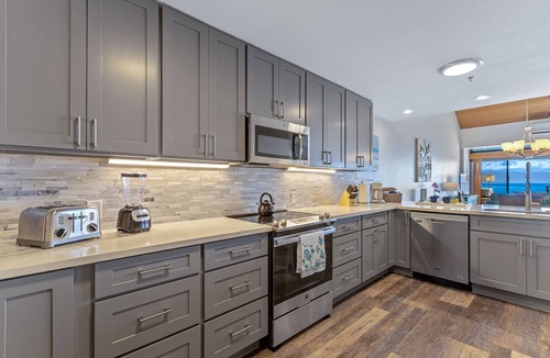 Kahana Condo | Sands of Kahana Penthouse Sandy Swimmable Beach Fully Remodeled Incredible View