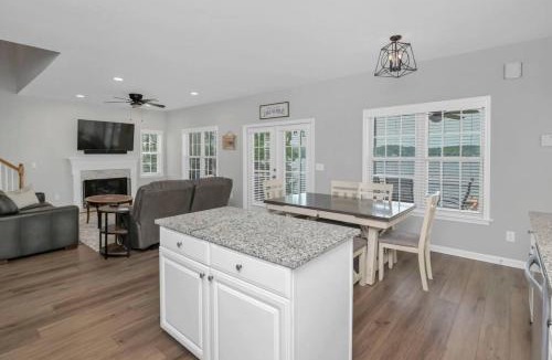 Newberry Shores House | Sandy Sunset Point 2 Kayaks