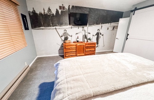Thompsonville Cabin | SAUNA & Riverfront, 3-bed 2-bath, 175 ft on Betsie River, 1 mile to Crystal Mtn