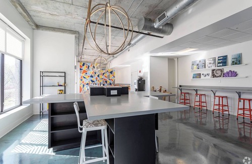 Old West Broad Neighborhood Apartment | Savannah 1-Bed Apt w/Pool and Gym