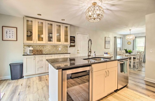 Savannah House | Savannah Family Home w/Private Pool & Yard!