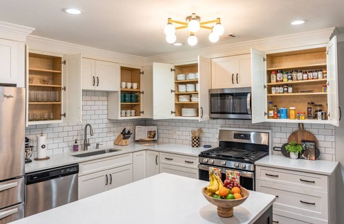 Isle of Hope Historic District Apartment | Savannah Retreat|Htd Pool|Pickleball|Hot tb|Golf