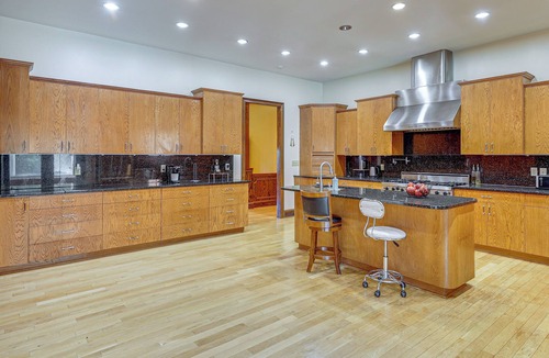 Mountville Apartment | Scenic LaGrange Retreat! 3,600 Sq Ft, Pool Access