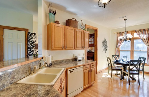 Mountain Air Condo | Scenic Views & Trail Access! Blue Ridge Mtns Condo