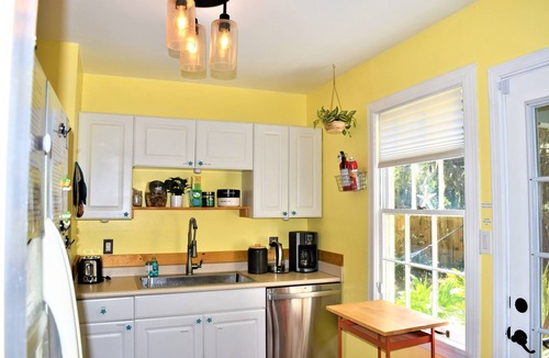 Thunderbolt Cottage | Screened Patio, Fenced Yard, & Pet Friendly!