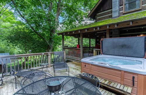 Banner Elk Cabin | Scrollrock - Charming Creek-side Cabin, Secluded, with Hot tub Pets ok!