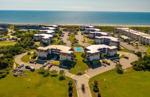 Morehead City Condo | Sea Dreams: Affordable Family Friendly: Ocean Views Pool Linens & Amenities