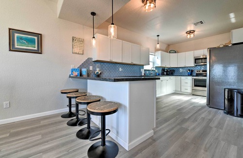 Freeport House | 'Sea Shell Chalet': Oceanfront Surfside Beach Gem