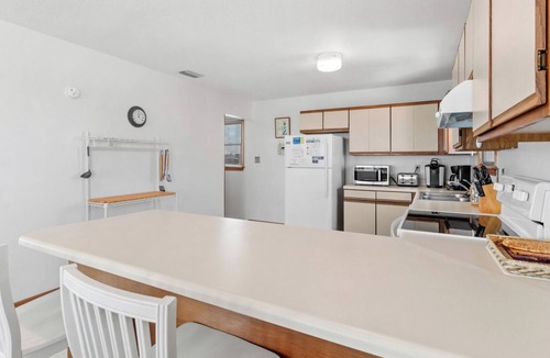 Sea Retreat House | Sea Spray: Steps to Beach w/Ocean Views OBX