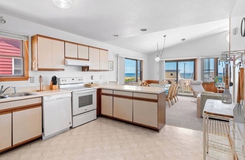 Sea Retreat House | Sea Spray: Steps to Beach w/Ocean Views OBX