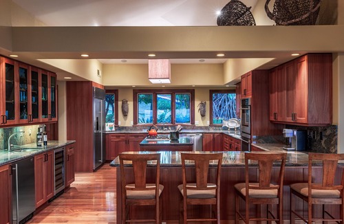 Kamuela House | "Sea World" at Your Feet + Casual Elegance + Absolute Privacy = Whales Play
