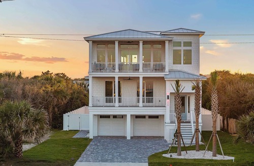 Vilano Beach House | Seaclusion l Luxury l Heated Pool l Beach