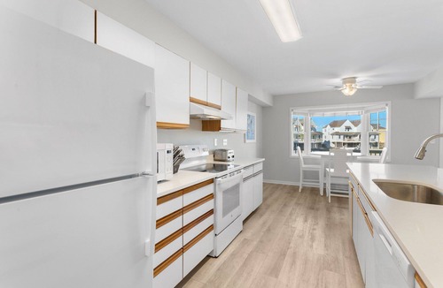 Buxton House | Seahorse| Dog-Friendly Buxton Townhouse Near Beach