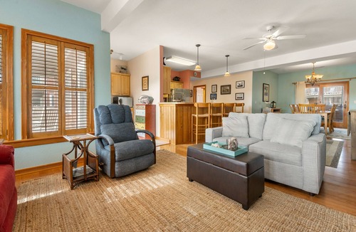 Manteo Condo | Seas the Bay: Water Views | Pool and Gym Access