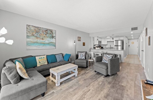 Myrtle Beach Condo | Seascape Cove at Holiday Towers 605 elevator/pool