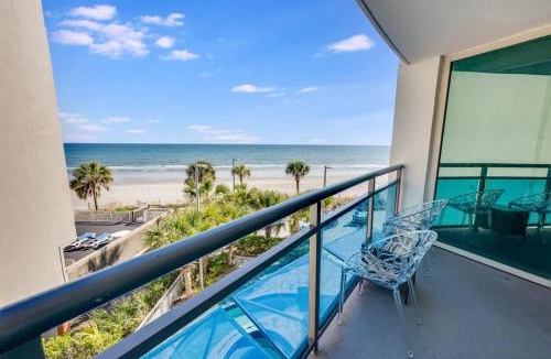 Downtown Myrtle Beach House | Seaside condo w hot tub & private balcony