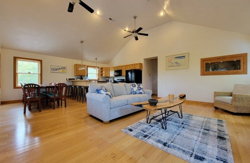 Carova Beach House | Seaside Serenity Unleashed 3-bedroom Enjoyable beach getaway!
