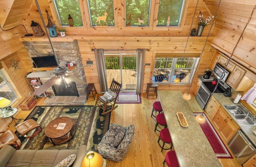 Hendersonville Cabin | Secluded Cabin w/Hot Tub & 3 Ensuites