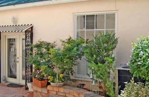 Historic District Cottage | Secluded Cozy Cottage in Historic Downtown
