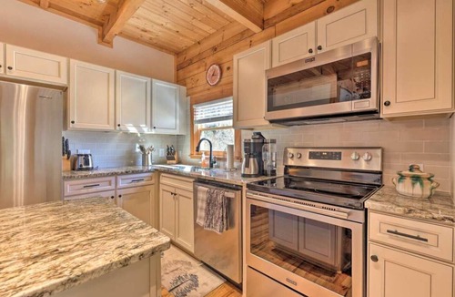 Purlear Cabin | Secluded Creekside Cabin w/Hot Tub, Screened Porch