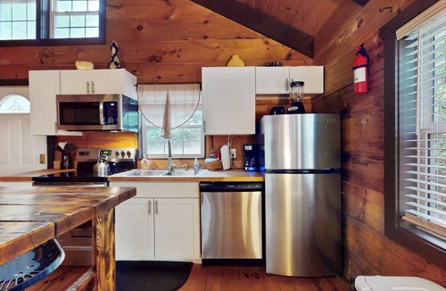 Sautee Nacoochee Cabin | Secluded dog-friendly cabin with screen deck, hot tub & fireplace