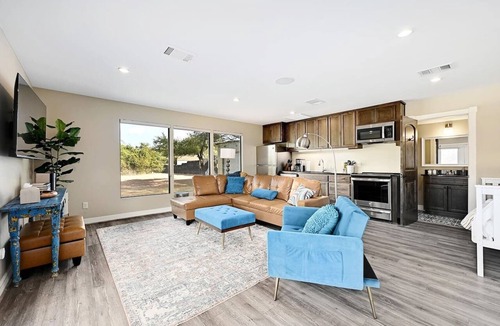 Austin House | Secluded Hill Country Retreat: Bunkhouse and Spa