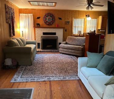 Aspers House | Secluded Orchard Cabin Mountain Views, Wineries, & Peaceful Escape
