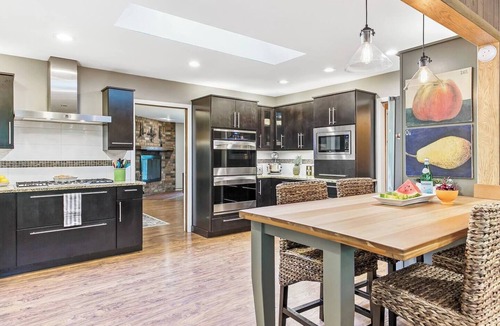 Pullman House | Secluded Riverfront Getaway