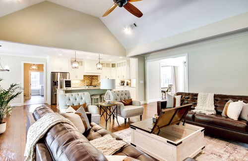 Hephzibah Cottage | Secluded Stylish Modern Farmhouse
