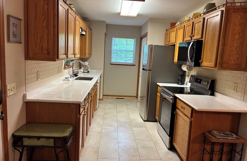 Young Harris House | SECLUDED TREE HOUSE Escape 2BR+Office, Fast Internet/Wi-Fi, Paved Roads