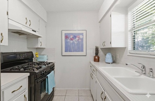 Zilker House | Secret Garden Home w/Cowboy Pool ❤️ walk to Barton, Zilker, Eatery, Downtown