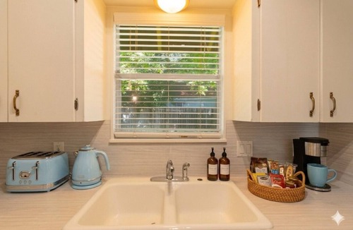 Zilker House | Secret Garden Home w/Cowboy Pool ❤️ walk to Barton, Zilker, Eatery, Downtown