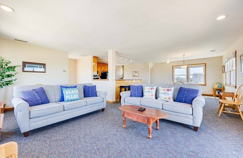 Avon House | Semi-Soundfront Dog Friendly w/Hot Tub, Windsports Access, Boat Dock, Cmty Pool