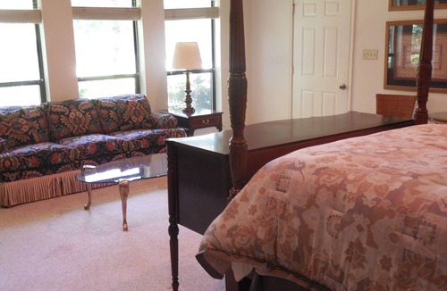 Mineola House | Separate comfortable guest house