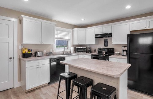 Swannanoa House | September Specials - Family & Pet Friendly - Mountain Views - Fast Internet
