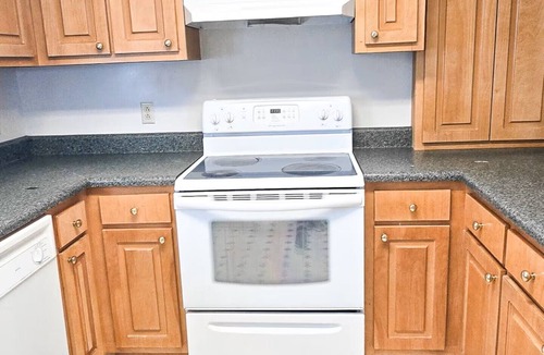 Eastman House | Serene 2-bedroom house with AC in charming Eastman