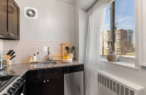 Radnor - Fort Myer Heights Apartment | Serene Apartment, 5 min to DC - Free Parking and Metro