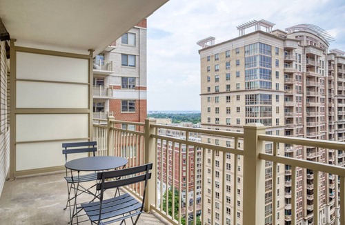 Ballston Apartment | Serene Ballston 1BR w/Concierge, W/D & Pool, near Metro, by Blueground