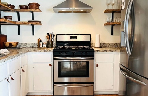 Blackshear-Prospect Hill House | Serene, charming 2-bed bungalow, filled with art and light, in Central Austin