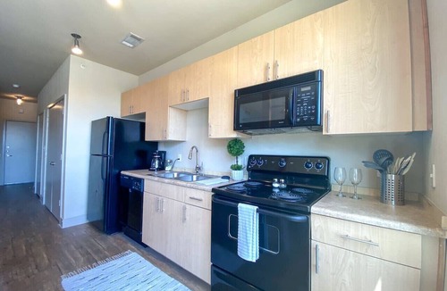 Downtown Fort Worth Condo | Serene comfort, close to shopping, walk Downtown!