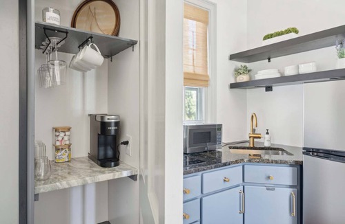Cannonborough Elliotborough Apartment | Serene Escape Over Heated Pool, 1 Block to King St