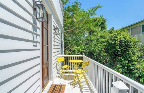 Cannonborough Elliotborough Apartment | Serene Escape Over Heated Pool, 1 Block to King St