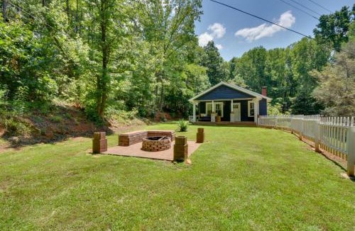 Greenville House | Serene Greenville Cottage 6 Mi to Paris Mtn!