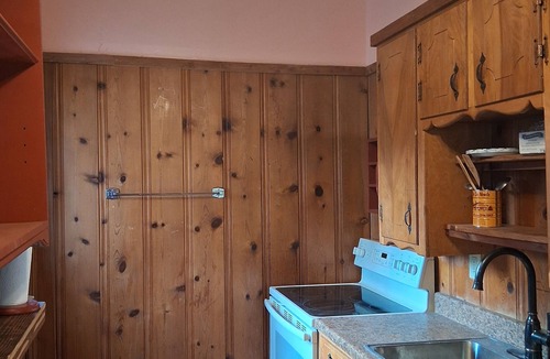 Gordon Cottage | Serene lake front cabin set on bluff overlooking Palo Pinto lake.