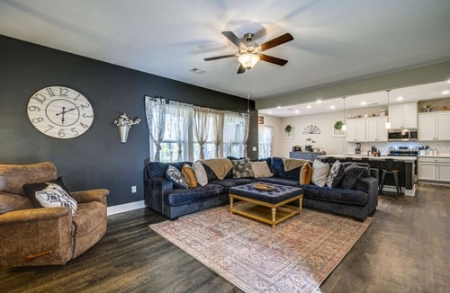 Upatoi House | Serene Stay | 4BR Pets Board Games Near Golf!