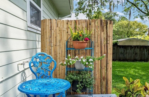 Alachua House | Serenity Terrace | King Bed Lounge & Coffee Bar