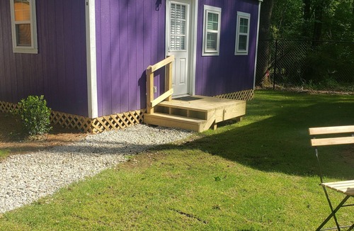 Notasulga Cabin | Serenity Tiny Cabin - 9 Miles to AUBURN AL & Jordan Hare Stadium