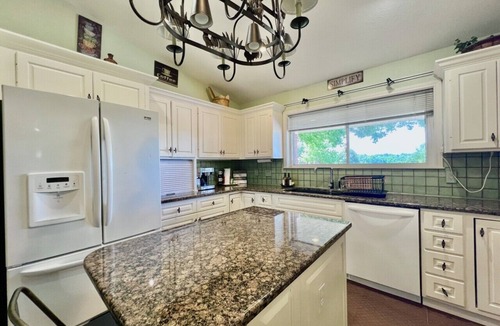 Temple House | Shaded Oaks Peaceful Golf Course and Close to BSW